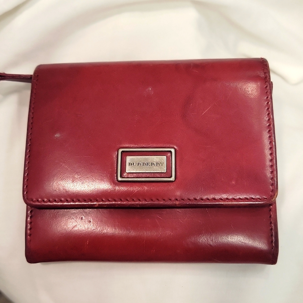 Burberry preloved small wallet in burgundy